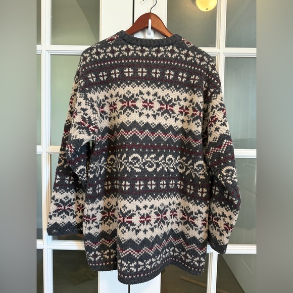 Vintage Abercrombie & Fitch Men's Fair Isle Sweater - Black, Cream, Red - Picture 3 of 7